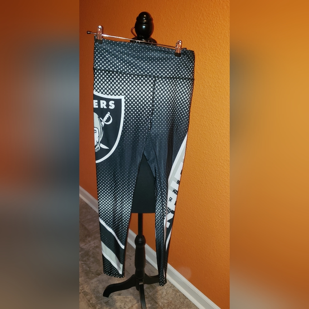 NWOT Women's official NFL Raiders leggings, size M